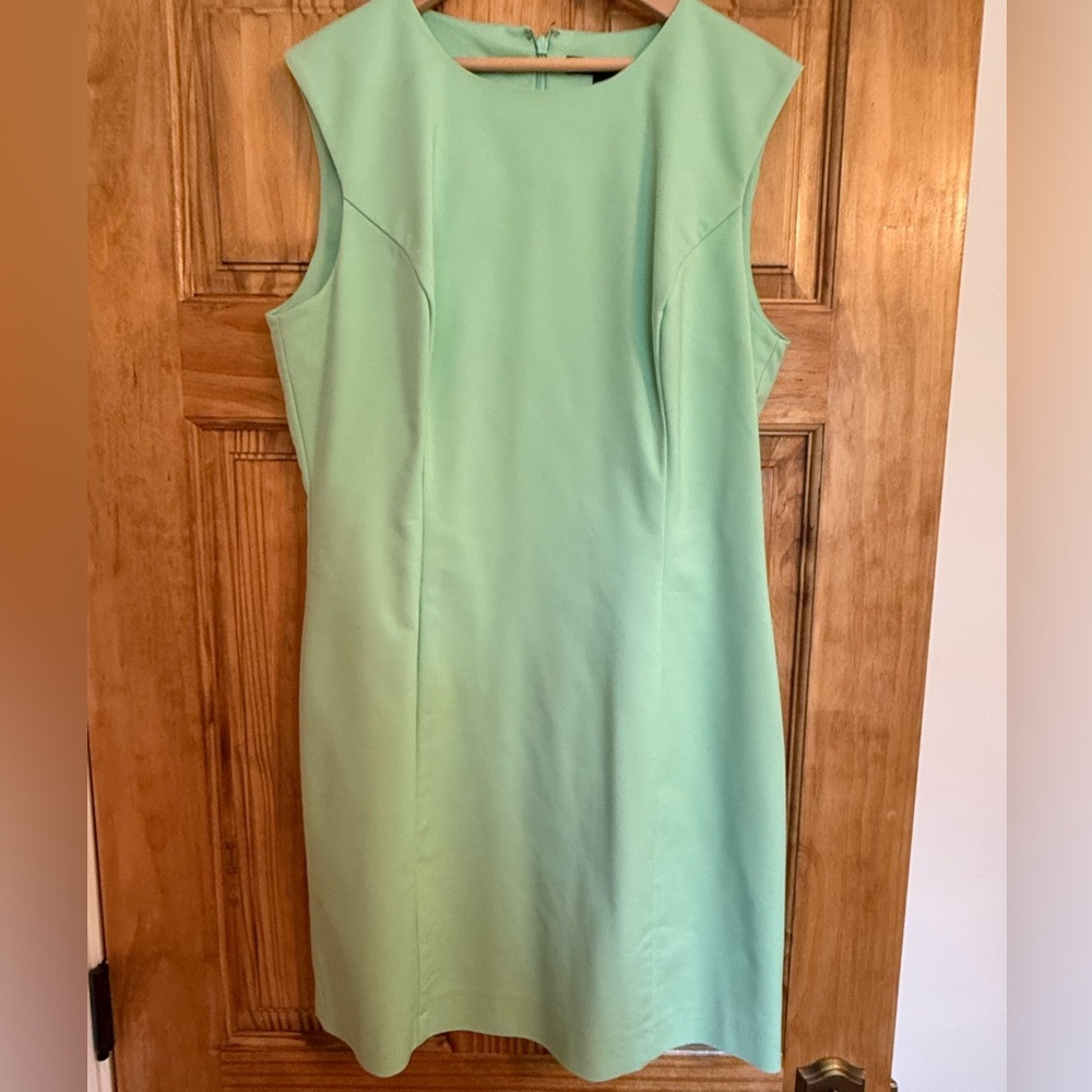 Elegant Green Sleeveless Dress